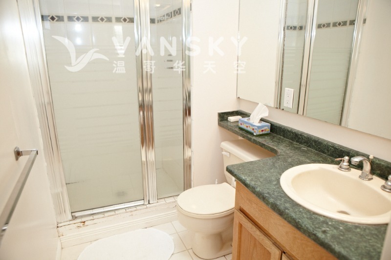 251208090032_Ensuite bathroom.jpg